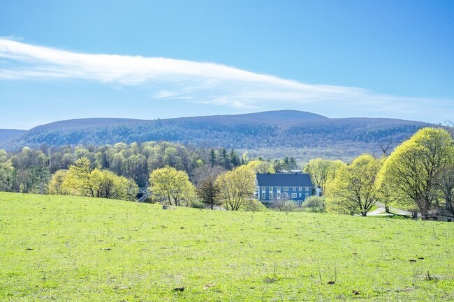 Building Photo - 65 Hammertown Rd