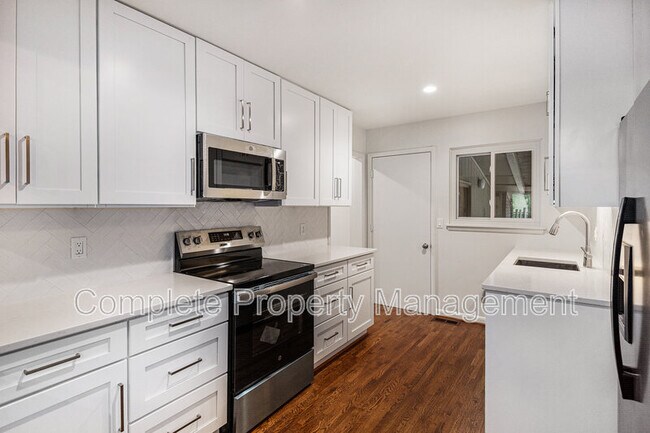Foto del edificio - 545 Edgecrest Dr