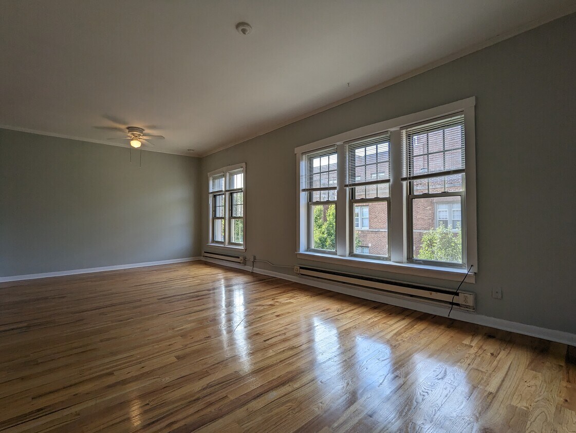 Foto principal - 634 W Barry Ave