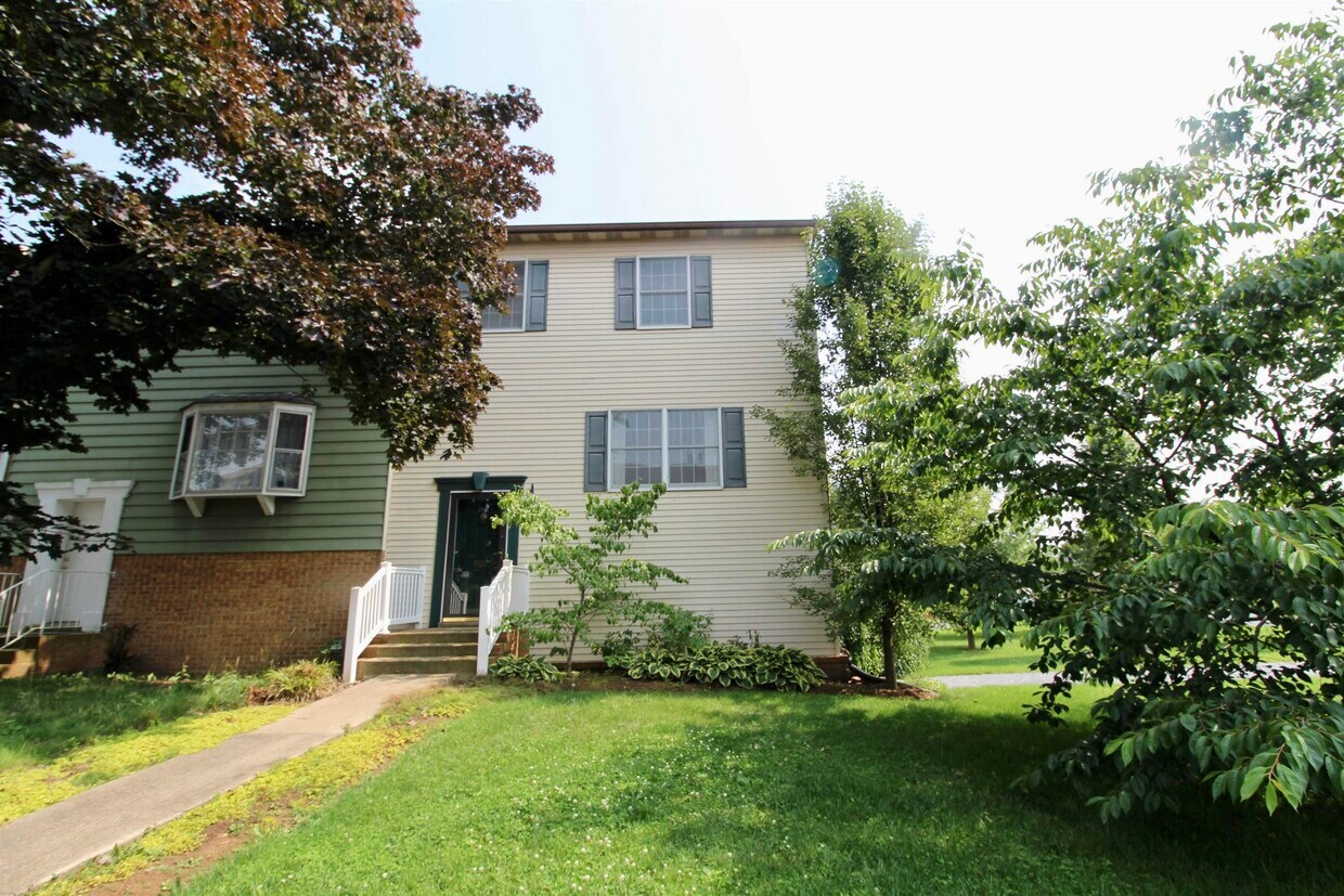 Primary Photo - 907 Meadowlark Dr