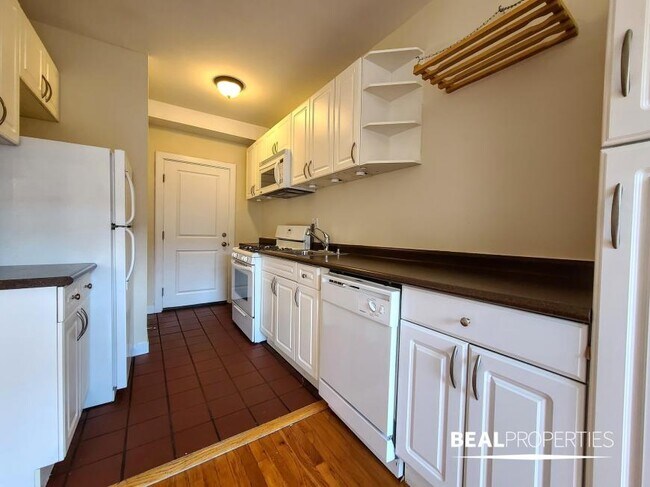 Building Photo - 1 bedroom in CHICAGO IL 60613