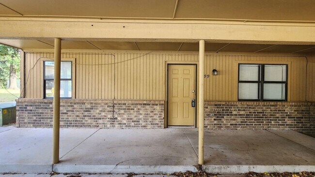 Building Photo - 8009 NW 7th Place Villa #299