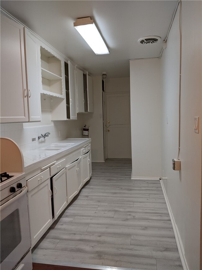 Building Photo - 2675 W 11th St
