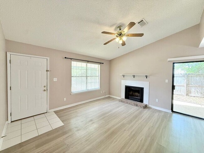 Foto del edificio - 9345 Chisholm Rd