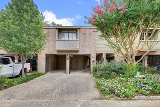 Building Photo - 9400 Doliver Dr