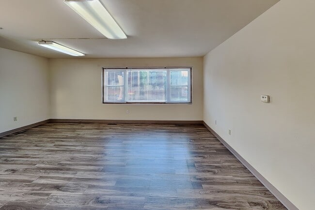 Building Photo - 116 Welch Ave