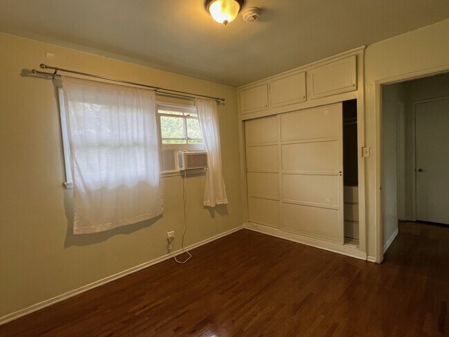 Foto del edificio - 883 N Hoover St