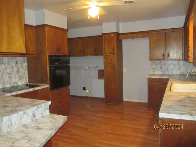 Foto del edificio - HOUSE -- 3 bedrooms, 2 bathrooms, Garage