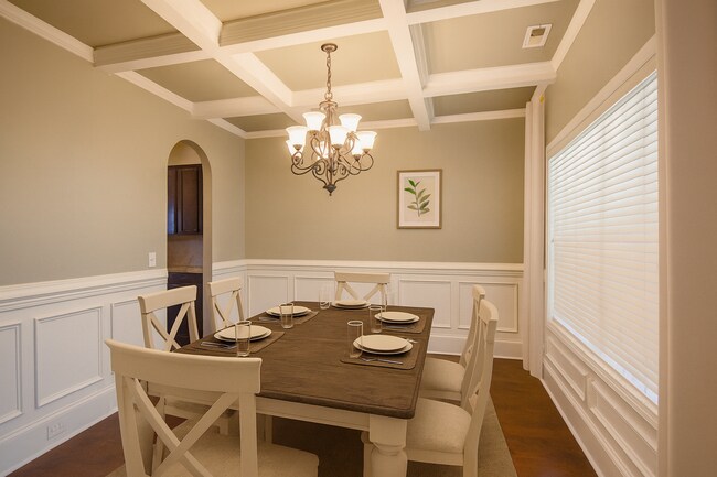 Building Photo - 4 Bedroom 2.5 Bathroom- Small Dogs Conside...