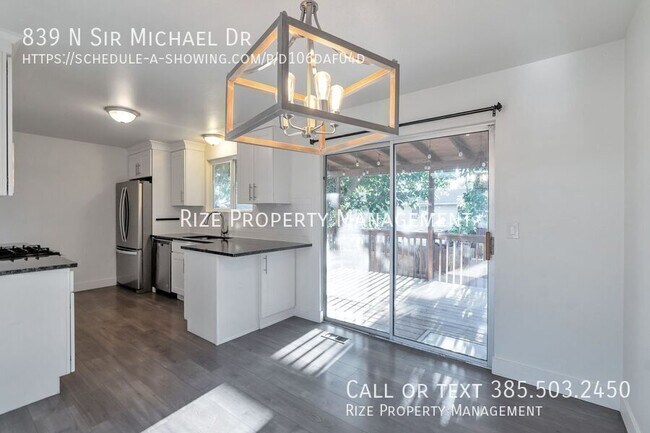 Building Photo - 839 Sir Michael Dr