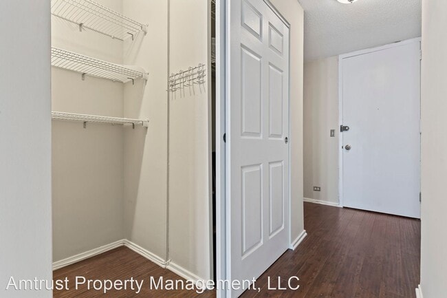 Building Photo - 1 br, 1 bath House - 6700 S South Shore Dr...