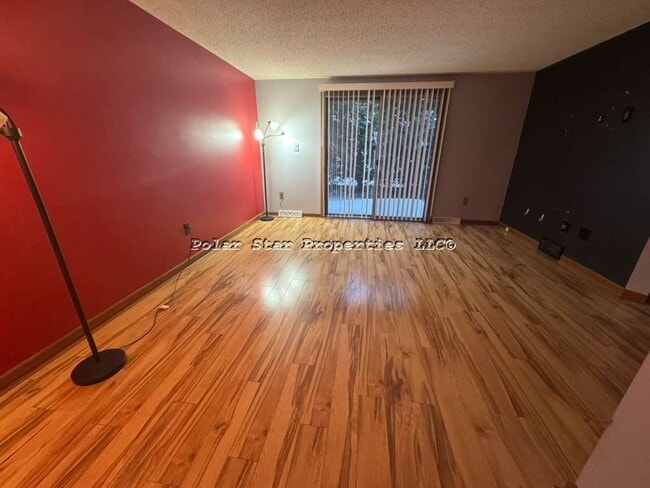 Building Photo - 767 Robin Rd