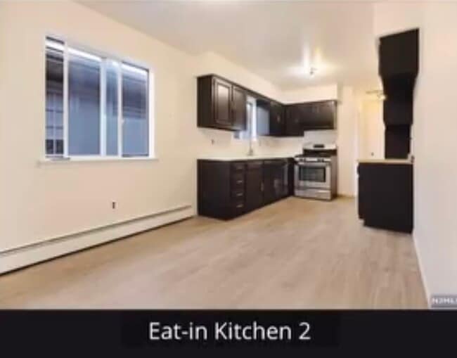 Eat-in Kitchen - 711 Bergen St