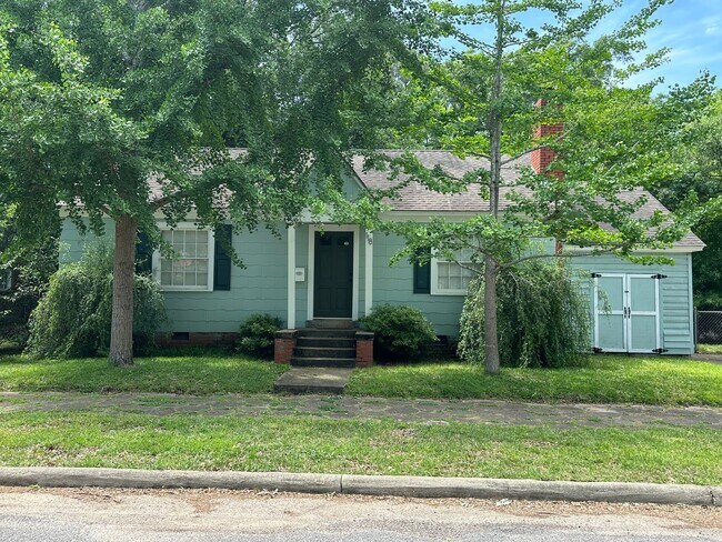 Building Photo - Charming Bungalow