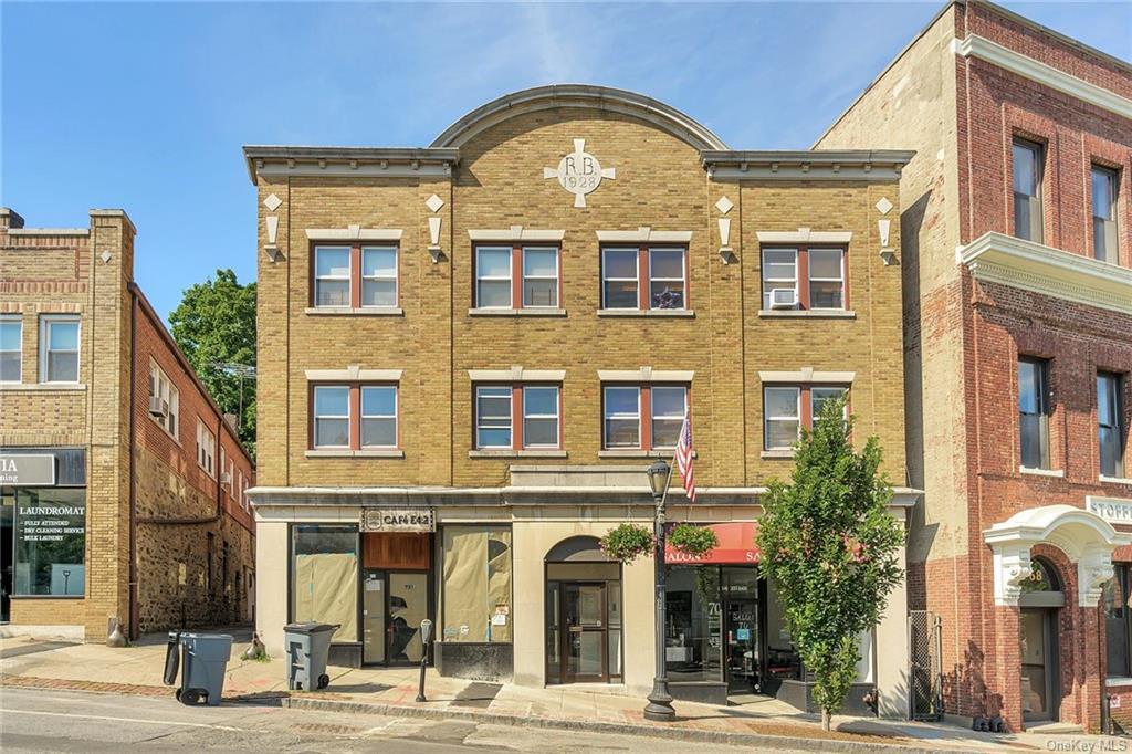 Primary Photo - 72 Main St