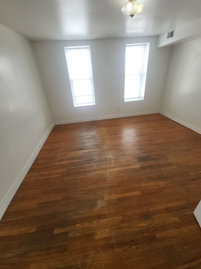 Building Photo - 111 Upton St