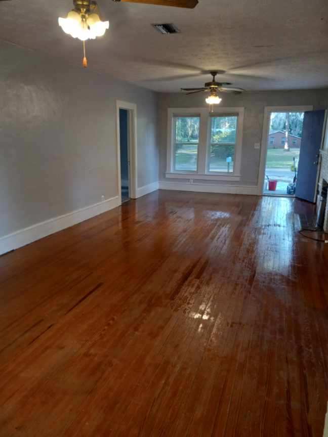 Building Photo - 105 W Cedar St