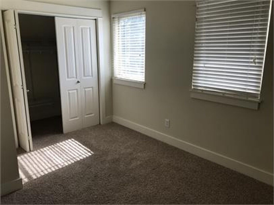 Foto principal - 4484 Alexander St