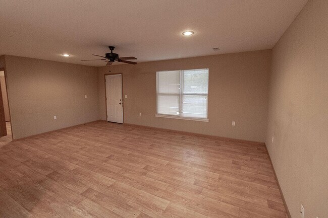 Building Photo - 1546 Florence Dr