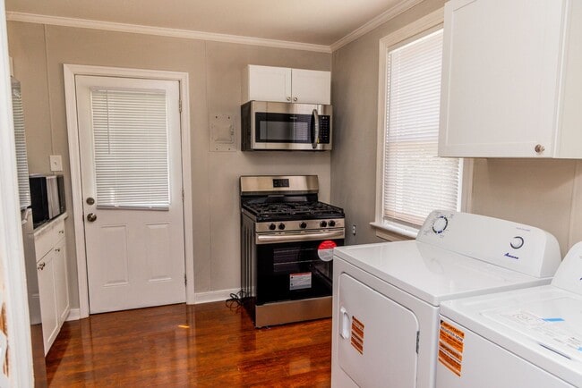 Building Photo - Newly Renovated 1/2 Off 1st Month!