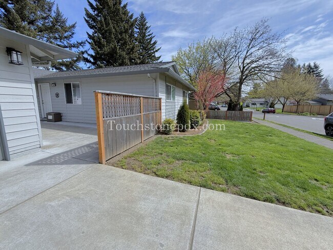 Photo - 119 SE Sweetbriar Ln Townhome