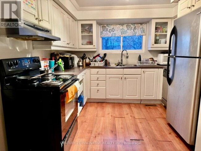 Photo du bâtiment - 1330 Trowbridge Dr