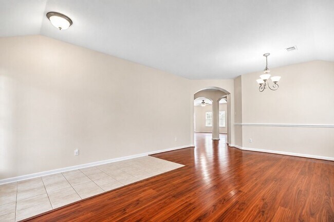 Building Photo - 5402 Rosehaven Ct