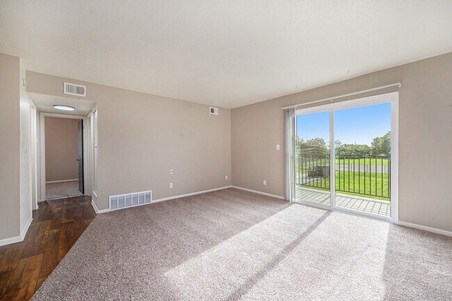 Foto del edificio - Blue Springs Apartments 2 Bedroom