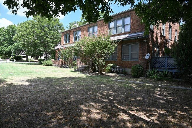 Building Photo - 515 Monticello Dr