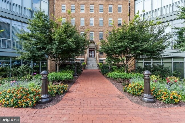 Building Photo - 2425 L St NW