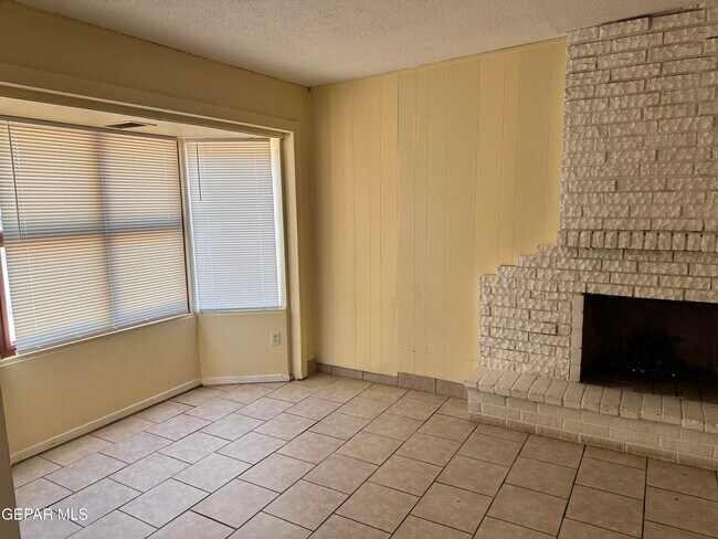 Building Photo - 5520 Salem Dr