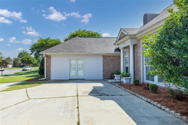 Foto del edificio - 9300 Greythorne Way