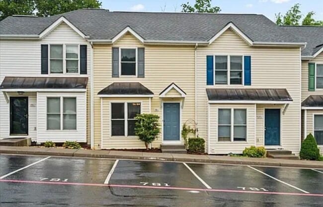 Building Photo - 781 Merlins Way