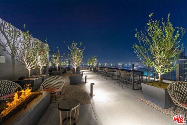 Foto del edificio - 1120 S Grand Ave
