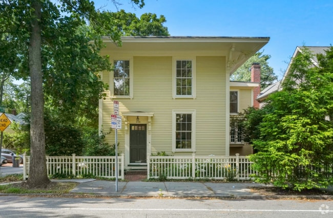 Building Photo - 259 Mount Auburn St