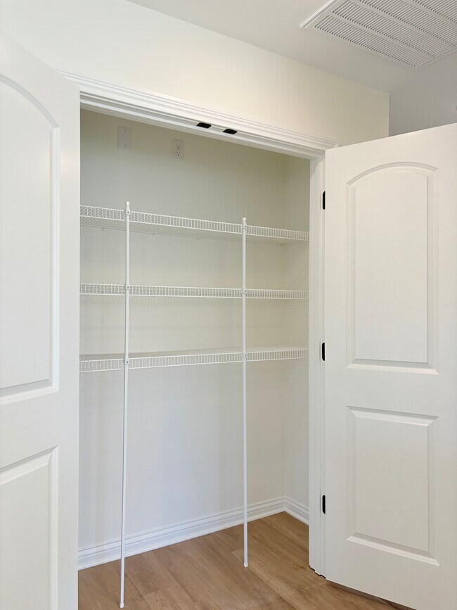 Foto del edificio - 1307 Helmsdale Ave