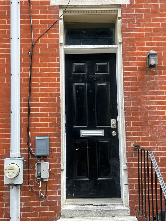 Building Photo - 853-57 N Palm St