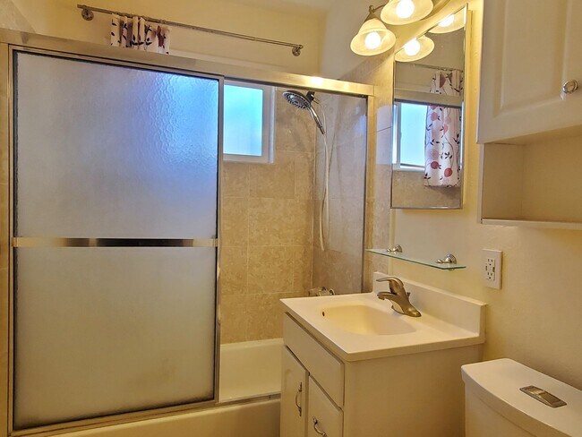 Foto del edificio - Updated Single Family Home in Desirable Ar...
