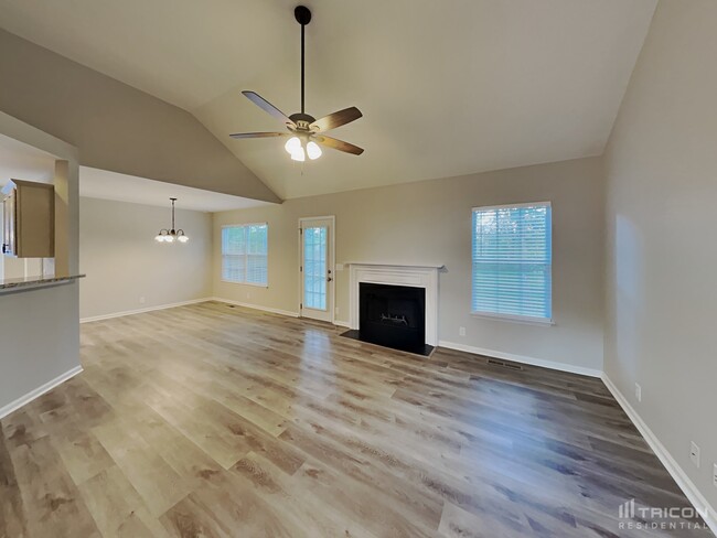 Building Photo - 832 Aimes Ct