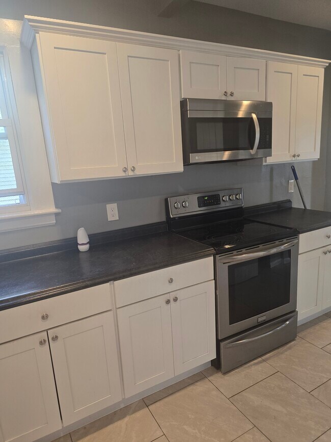 Stainless steele appliances - 31 Harrison St