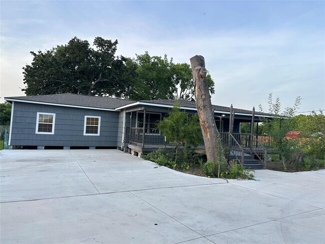 Building Photo - 3418 W Cedar Bayou Lynchburg Rd