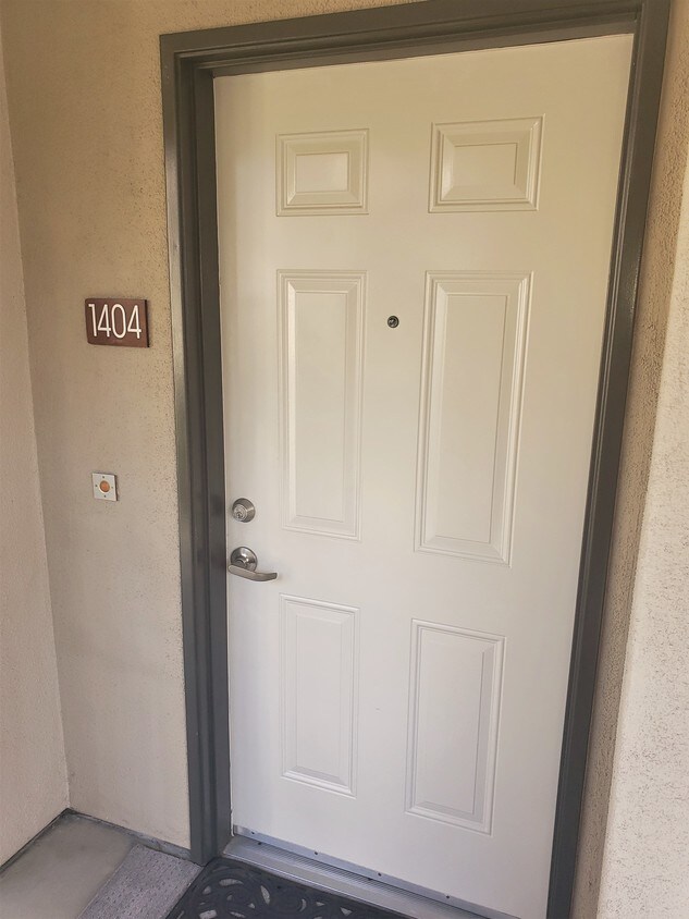 Entrada al Condominio - 1404 Scholarship