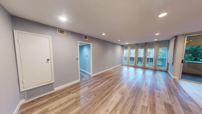 Foto del interior - Huge Three Bedroom Available in West Hollywood