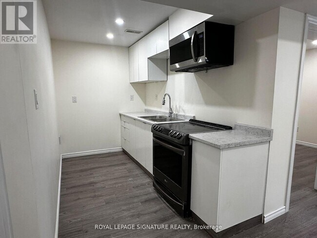 Building Photo - 104 Stedford Cres