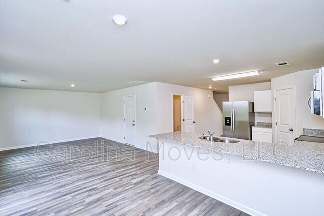 Foto del edificio - 321 Long Grove Ln