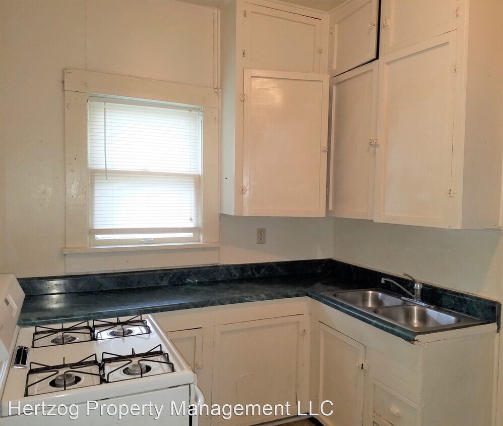 Building Photo - 3 br, 1 bath House - 302 N Osage