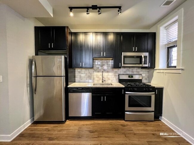 Building Photo - 2 bedroom in CHICAGO IL 60625