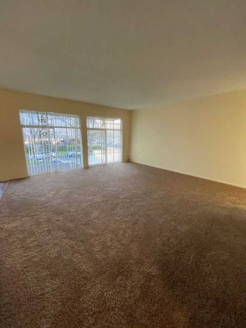 Building Photo - Beautiful 2 Bed 1 Bath Available Now