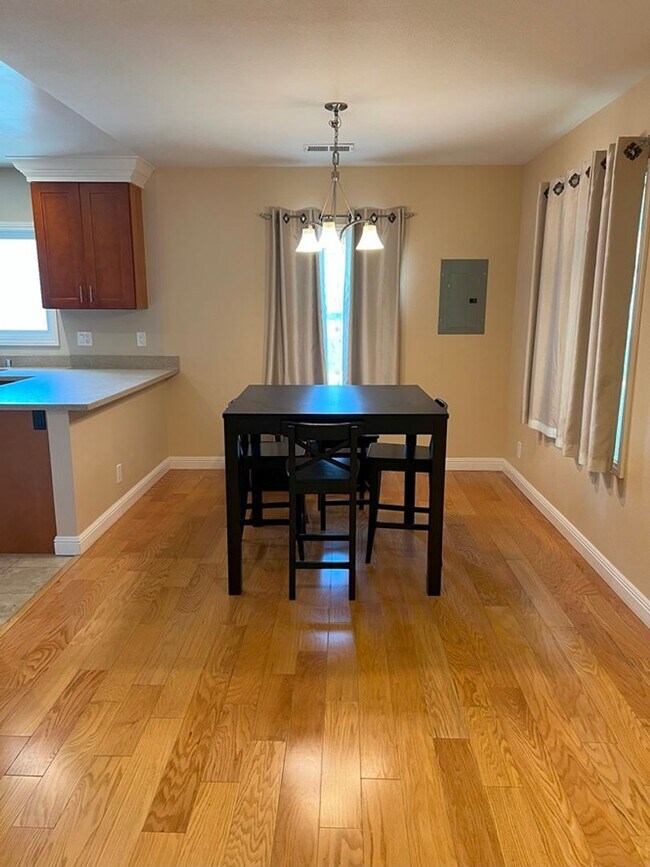 Foto del edificio - Beautiful 4bd/2ba in desireable neighborho...
