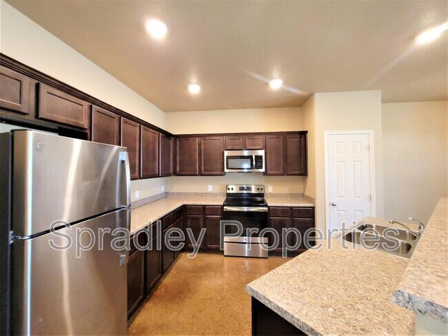 Building Photo - 1537 Kal Ct